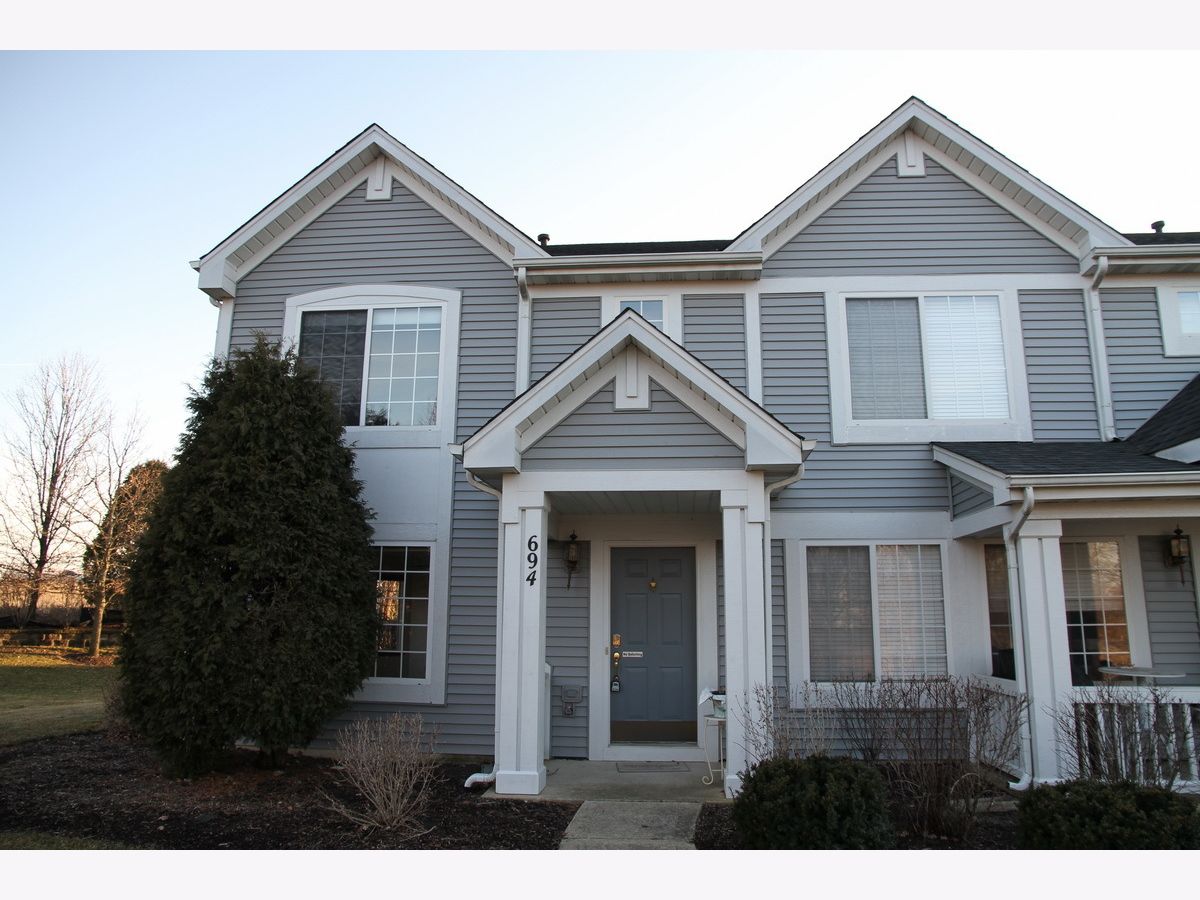 Townhomes Rented Lincoln Station Oswego Illinois, 694 Lincoln Station