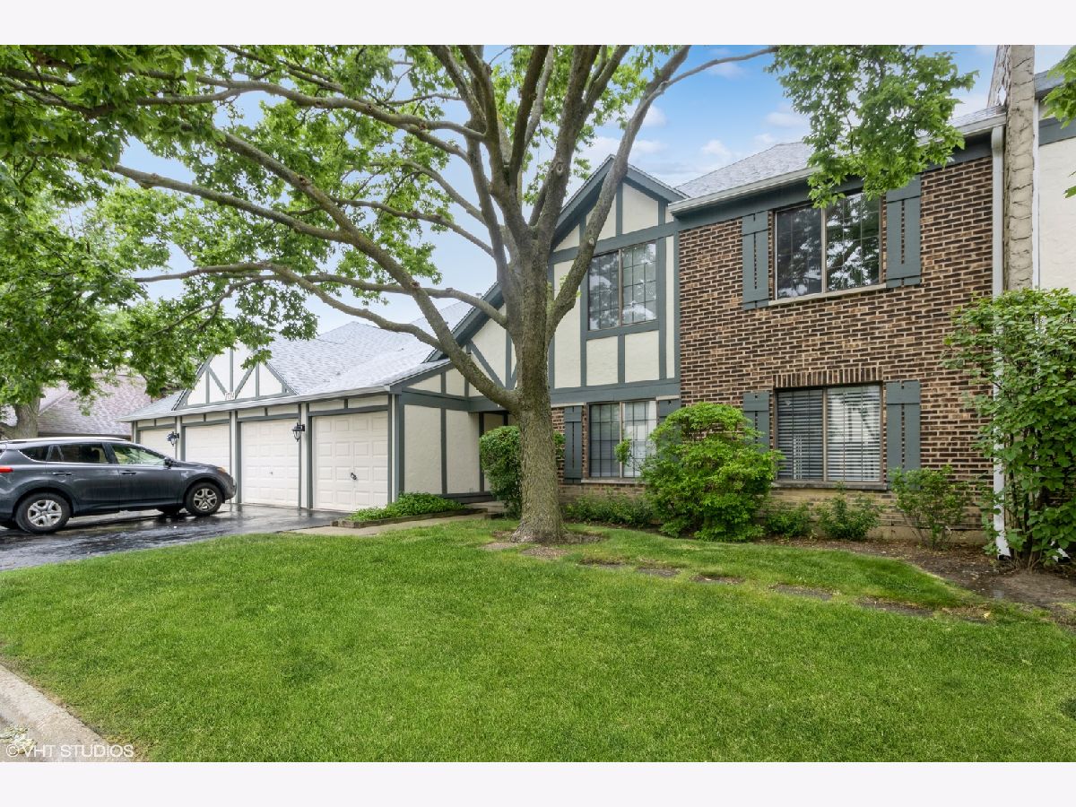 Townhomes & Condos Sold Hidden Creek Palatine Illinois, 1734 Emerald Bay