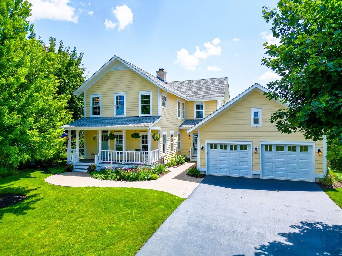 Homes & Condominiums Sold Prairie Crossing Grayslake Illinois, 1333 Hedgerow