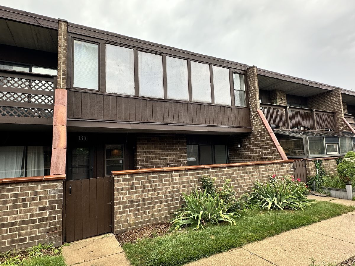 Condos & Townhomes Sold Kennington Square Elgin Illinois, 1310 Kenneth