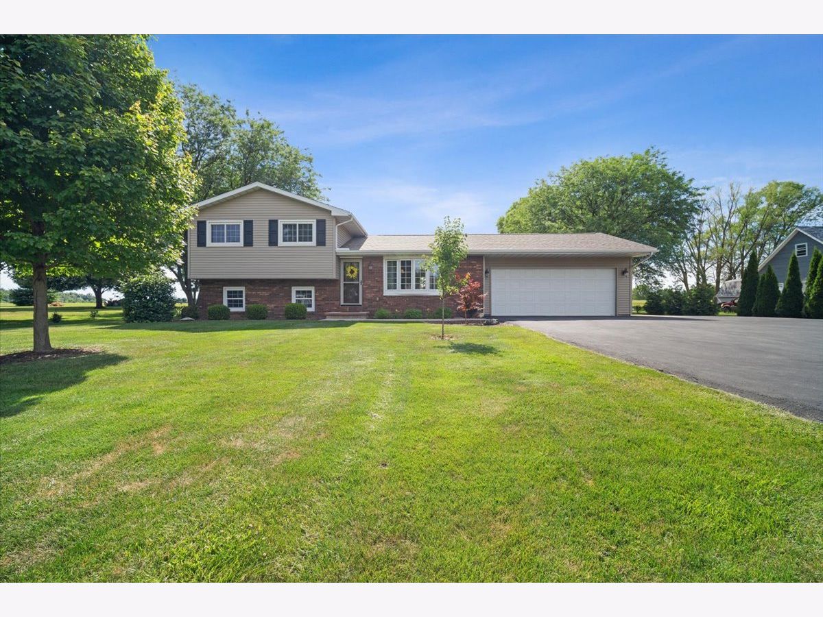 Homes Sold Golden Eagle Estates Leroy Illinois, 210 Blue Jay