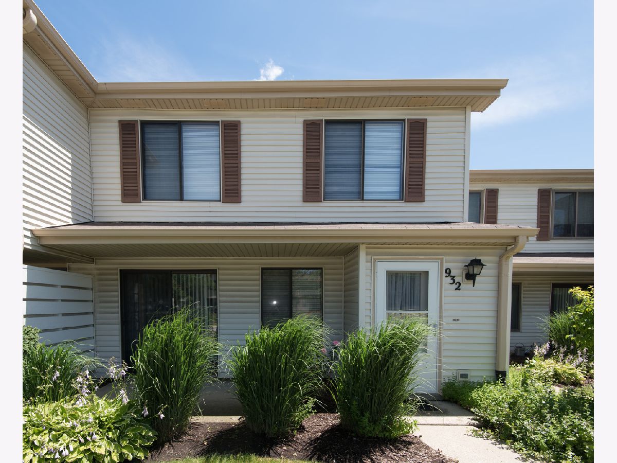 Townhomes & Condos & Homes Rented New Century Town Vernon Hills Illinois, 932 Monroe