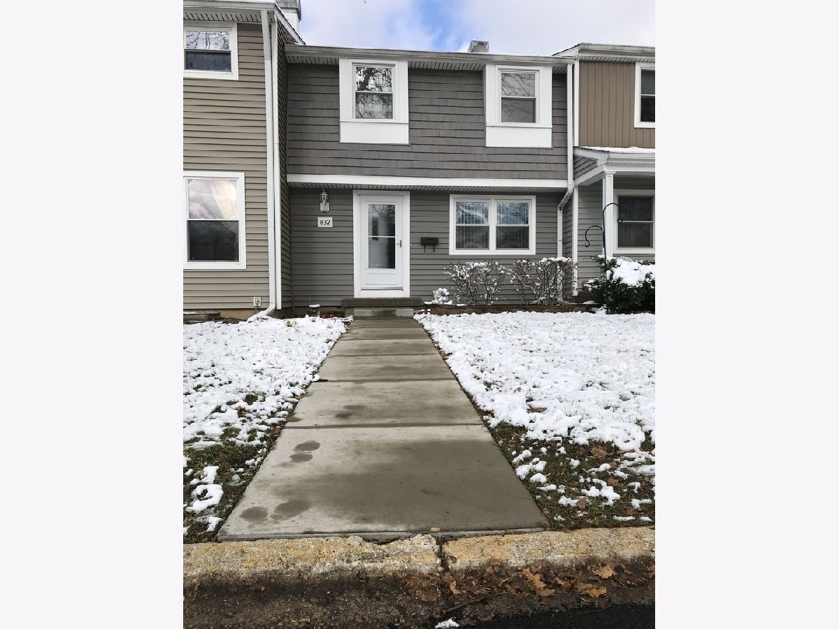 Townhomes & Condos Sold Sheffield Towne Schaumburg Illinois, 832 Carnaby