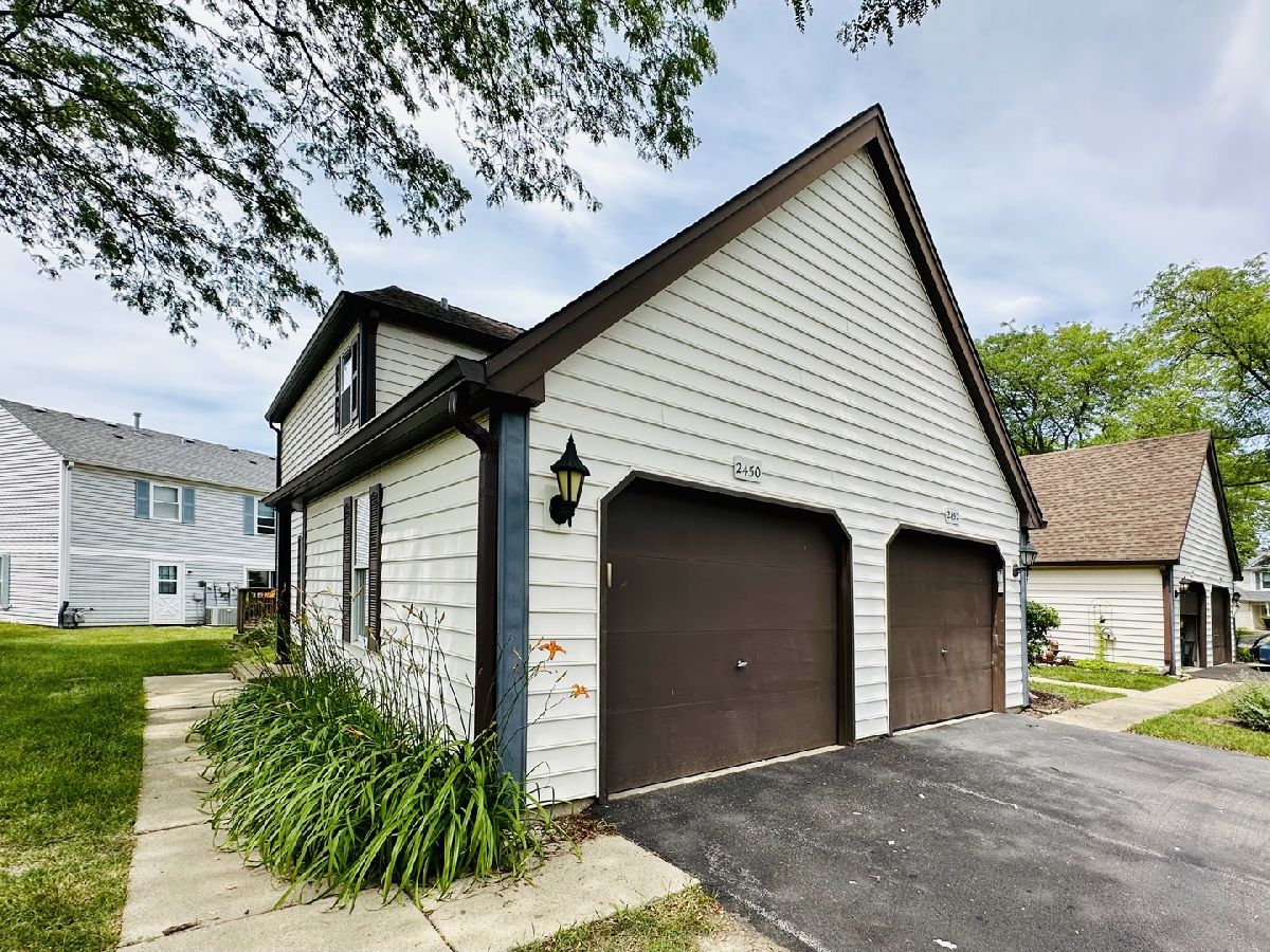 Townhomes Rented Country Oaks Aurora Illinois, 2450 Devonshire