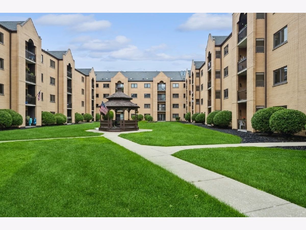 Condos & Townhomes & Homes Sold Courtyard Of Harwood Heights Harwood Heights Illinois, 7400 Lawrence