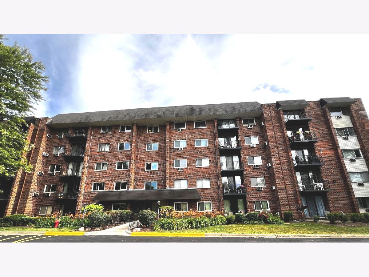 Condominiums & Homes Sold St Joseph Creek Lisle Illinois, 4721 Saint Joseph Creek