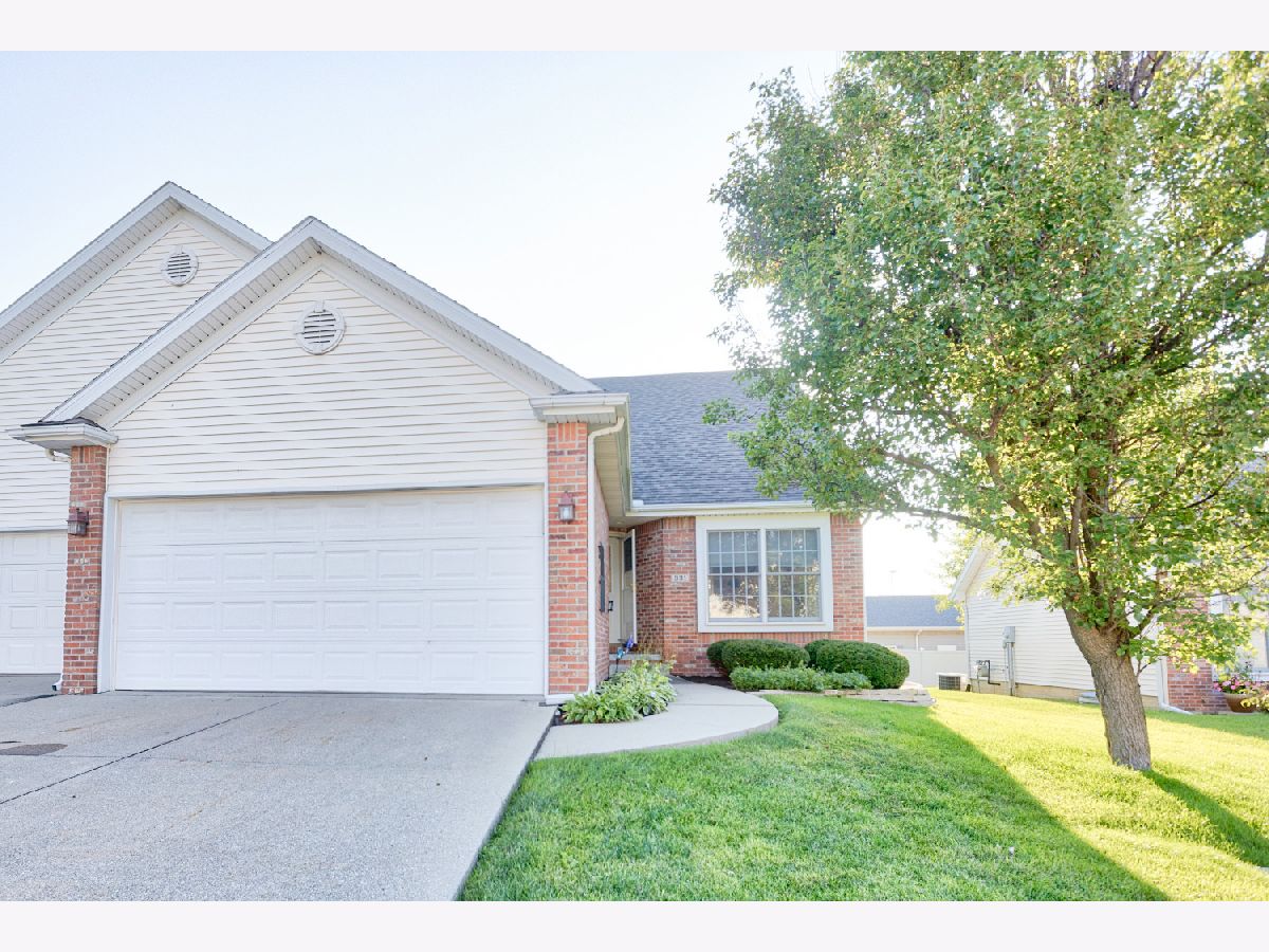 Condos & Townhomes Sold Fields (i And Ii) Normal Illinois, 331 Fieldcrest