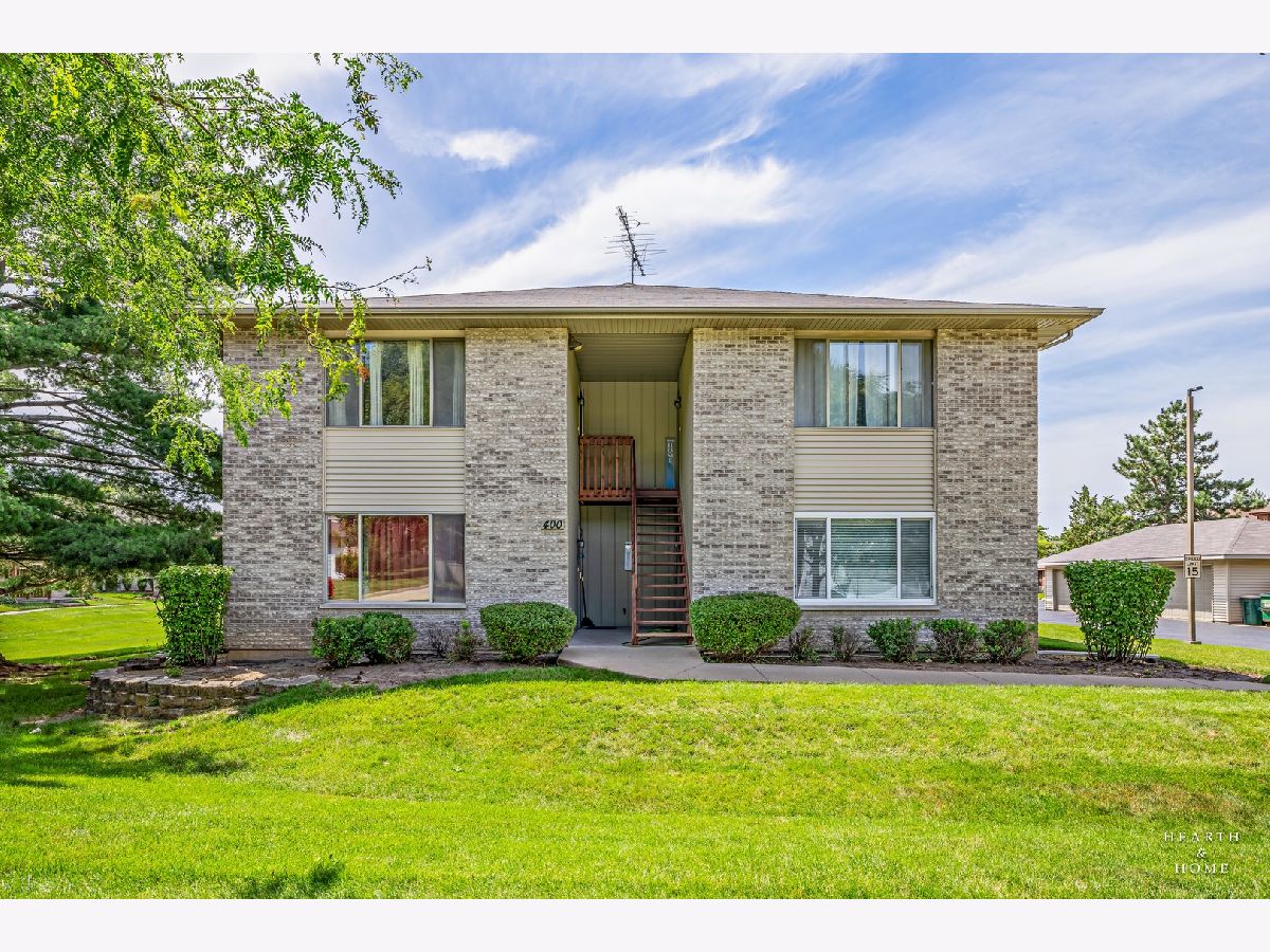 Condominiums & Homes Sold Westwood Park Crystal Lake Illinois, 400 Westwood