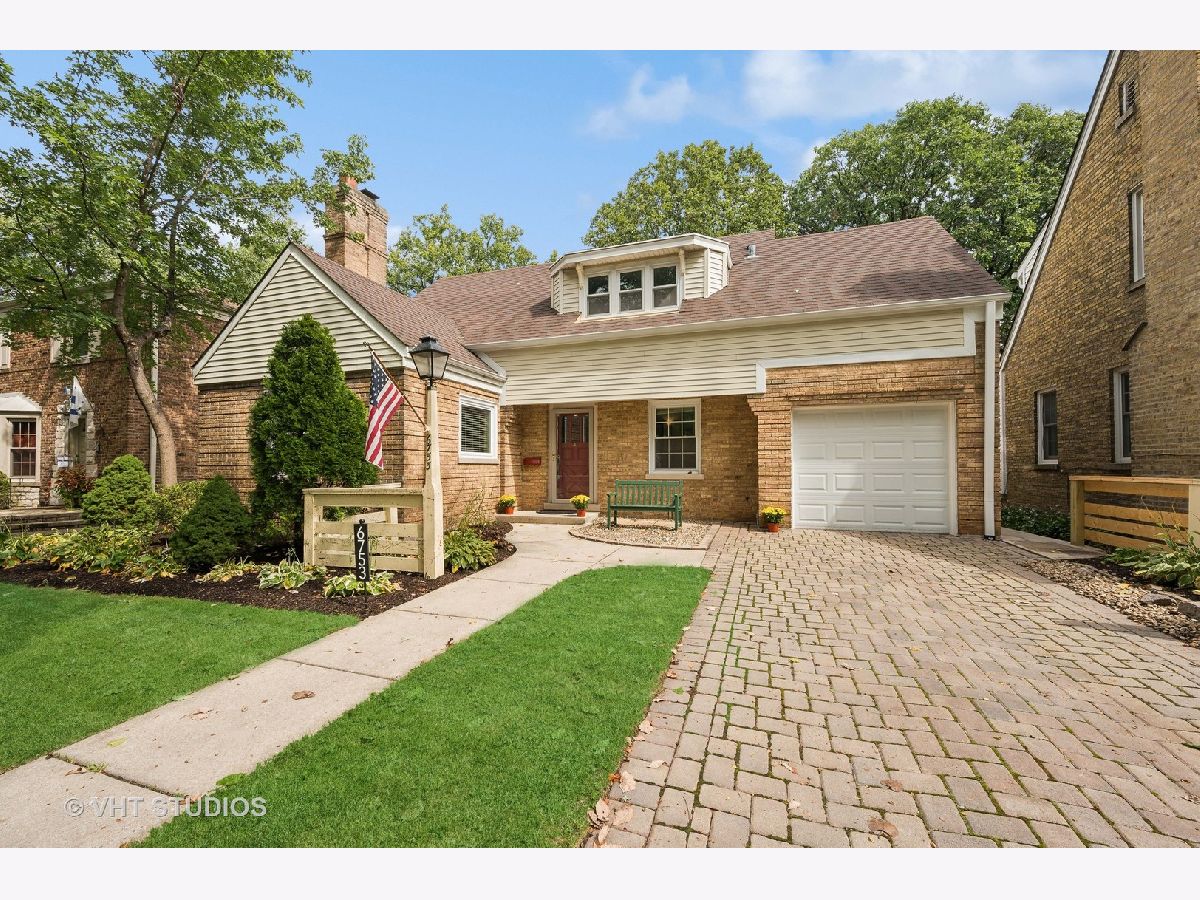 Homes & Condominiums Sold Edgebrook Chicago Illinois, 6753 Sioux