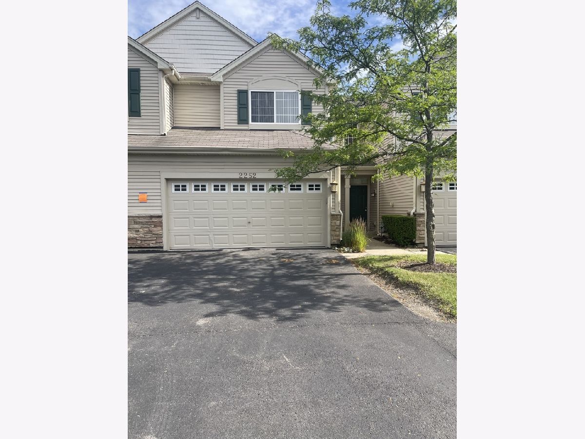 Homes & Townhomes Rented Blackberry Crossing West Montgomery Illinois, 2252 Gallant Fox