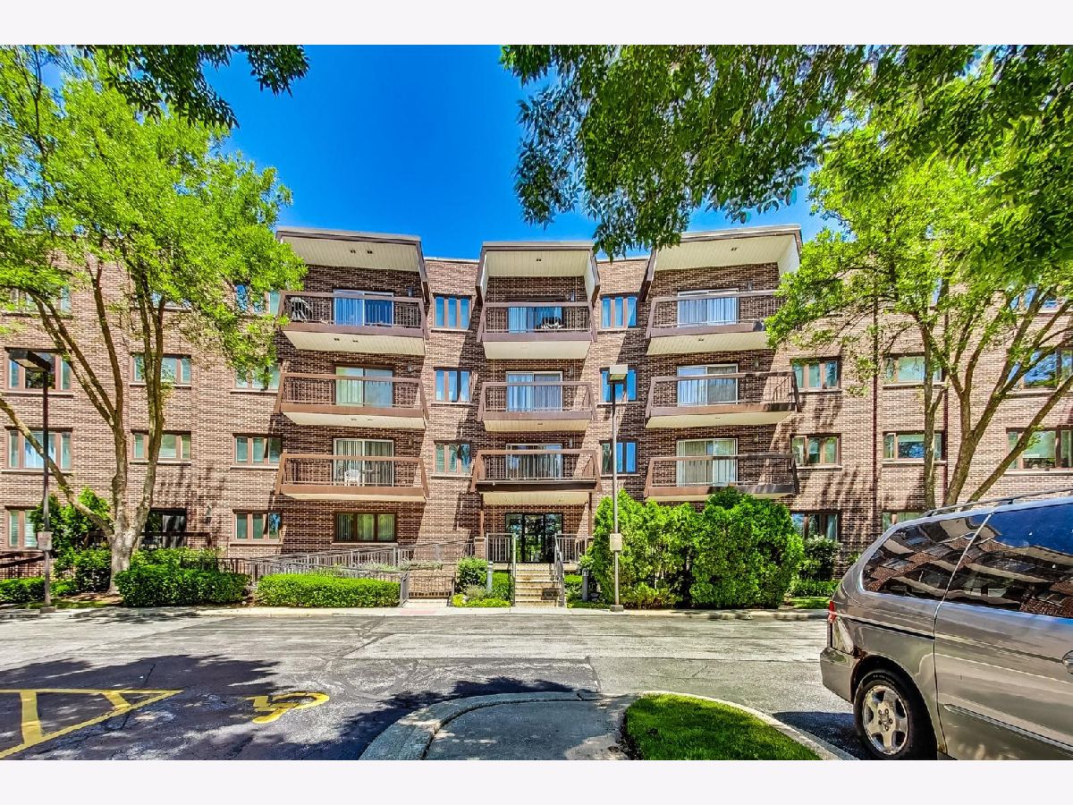Condominiums Sold Grove Terrace Buffalo Grove Illinois, 300 Dundee