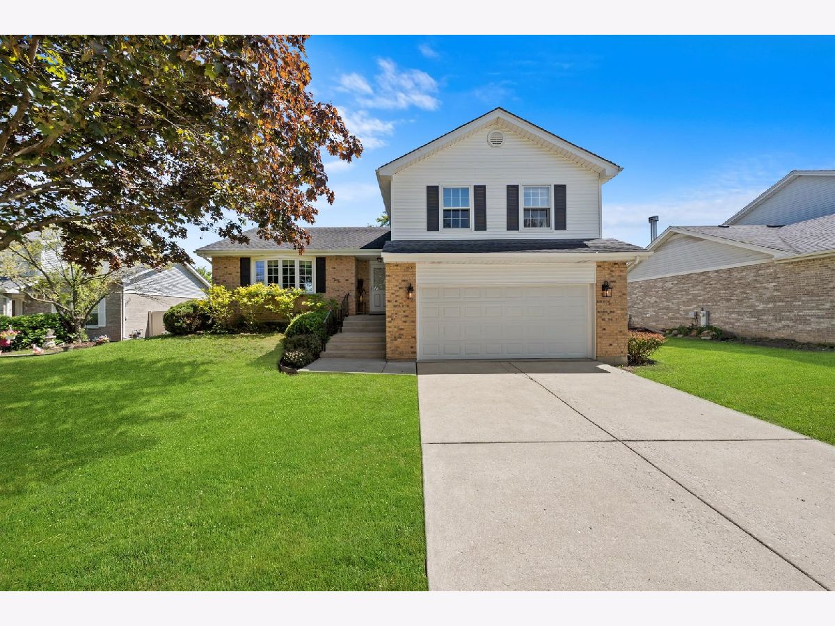 Townhomes & Condos & Homes Sold Steeple Run Tinley Park Illinois, 6901 Charnswood