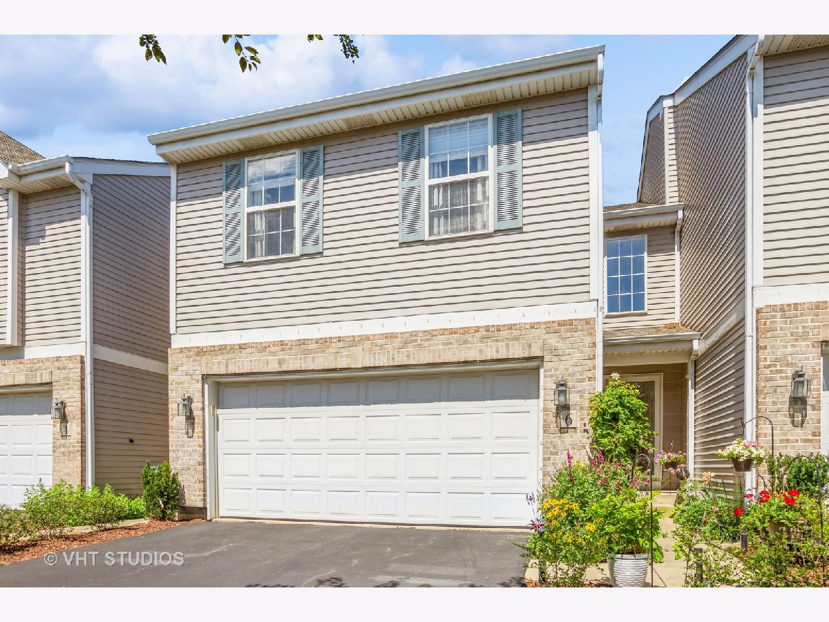 Townhomes Sold Hampton Oaks Streamwood Illinois, 6 Colonial