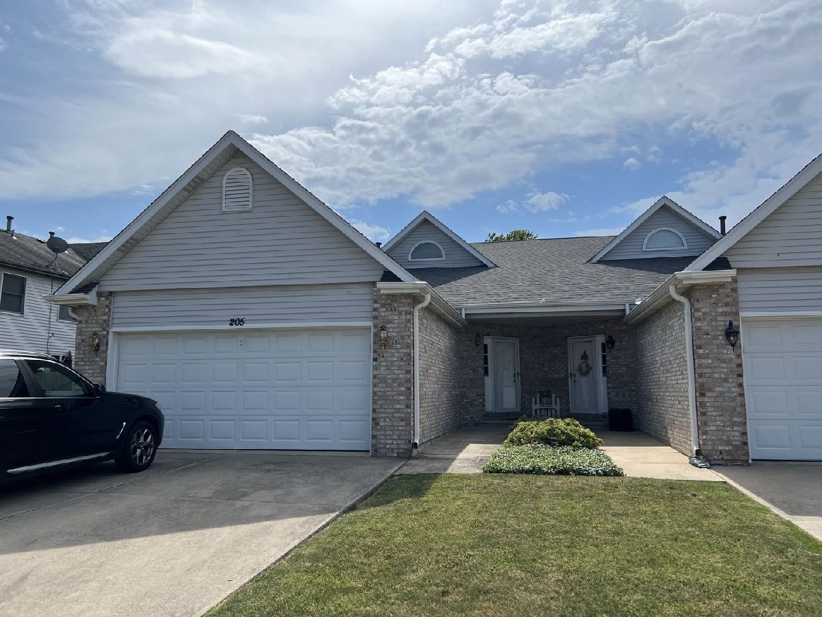 Homes & Condos & Townhomes Sold Westfield Shorewood Illinois, 205 Huntington