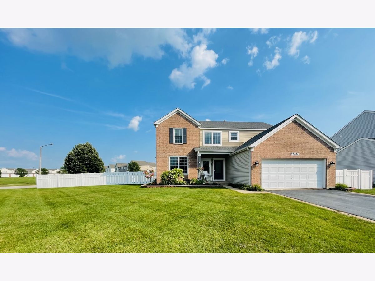 Townhomes & Homes Sold Brookstone Springs Manhattan Illinois, 25051 Spring