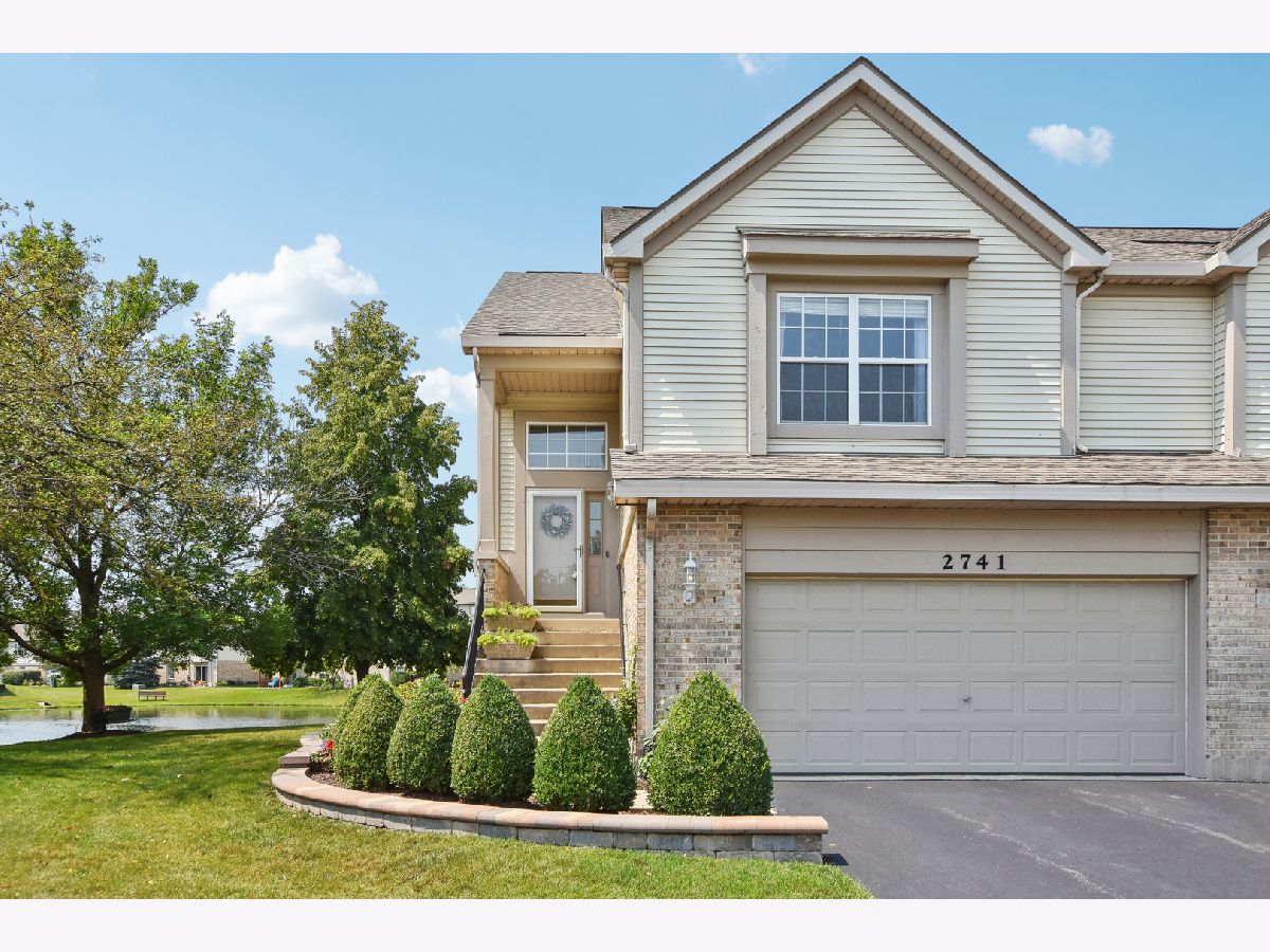 Townhomes & Condos Sold Woodmere Darien Illinois, 2741 Cameron