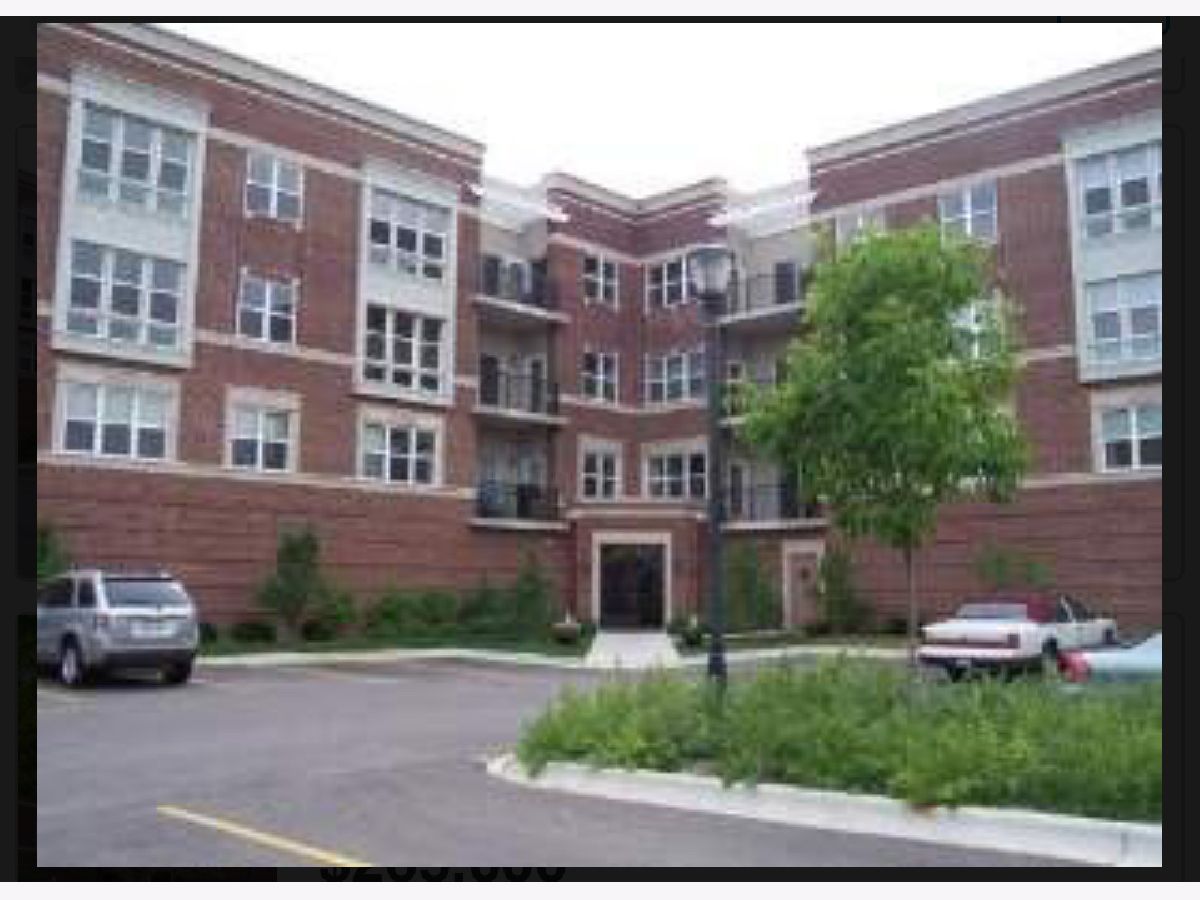 Condominiums & Homes Rented Heritage Place Libertyville Illinois, 300 Church
