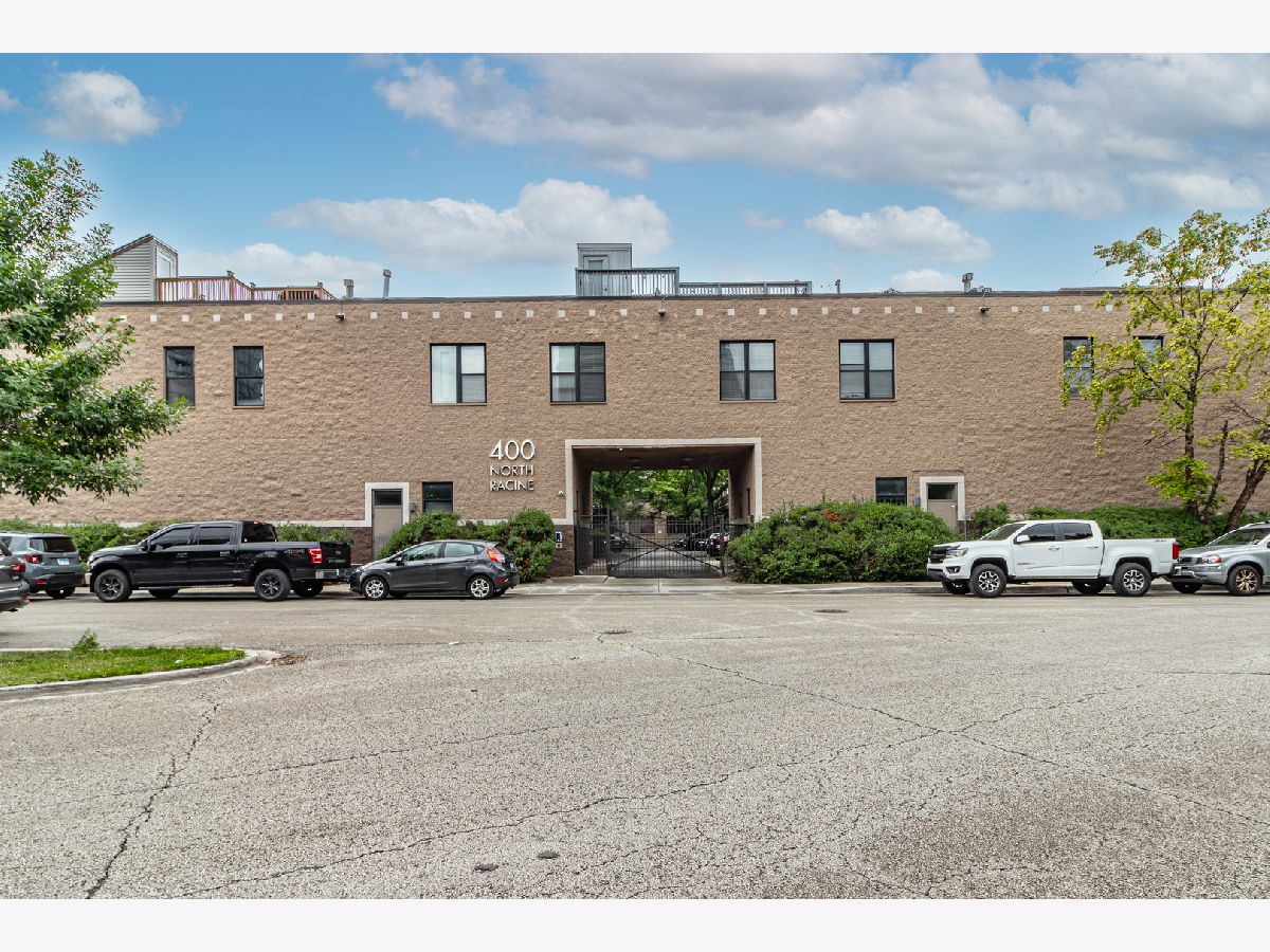 Condos & Townhomes Rented River West Village Lofts Chicago Illinois, 400 Racine