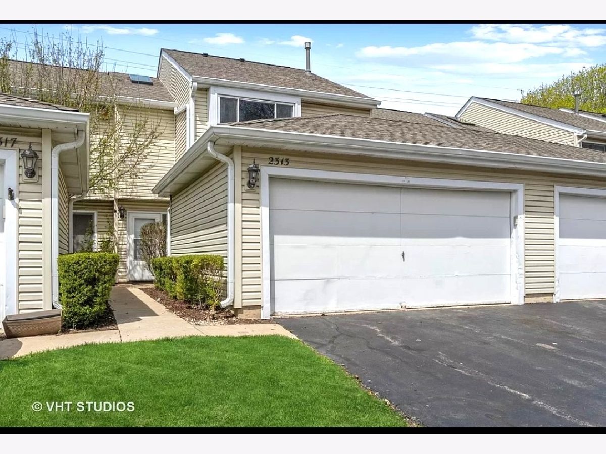Townhomes & Homes Rented Country Lakes Naperville Illinois, 2313 Club House