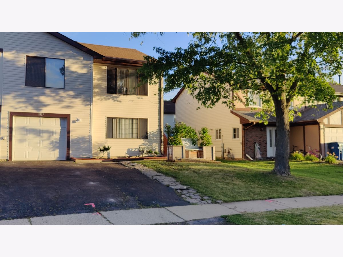 Homes & Condos & Townhomes Sold Woodlake Trails Hanover Park Illinois, 1833 Nautilus