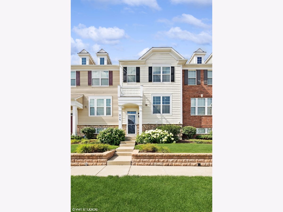 Townhomes Sold Arlington Crossings Arlington Heights Illinois, 916 Wing