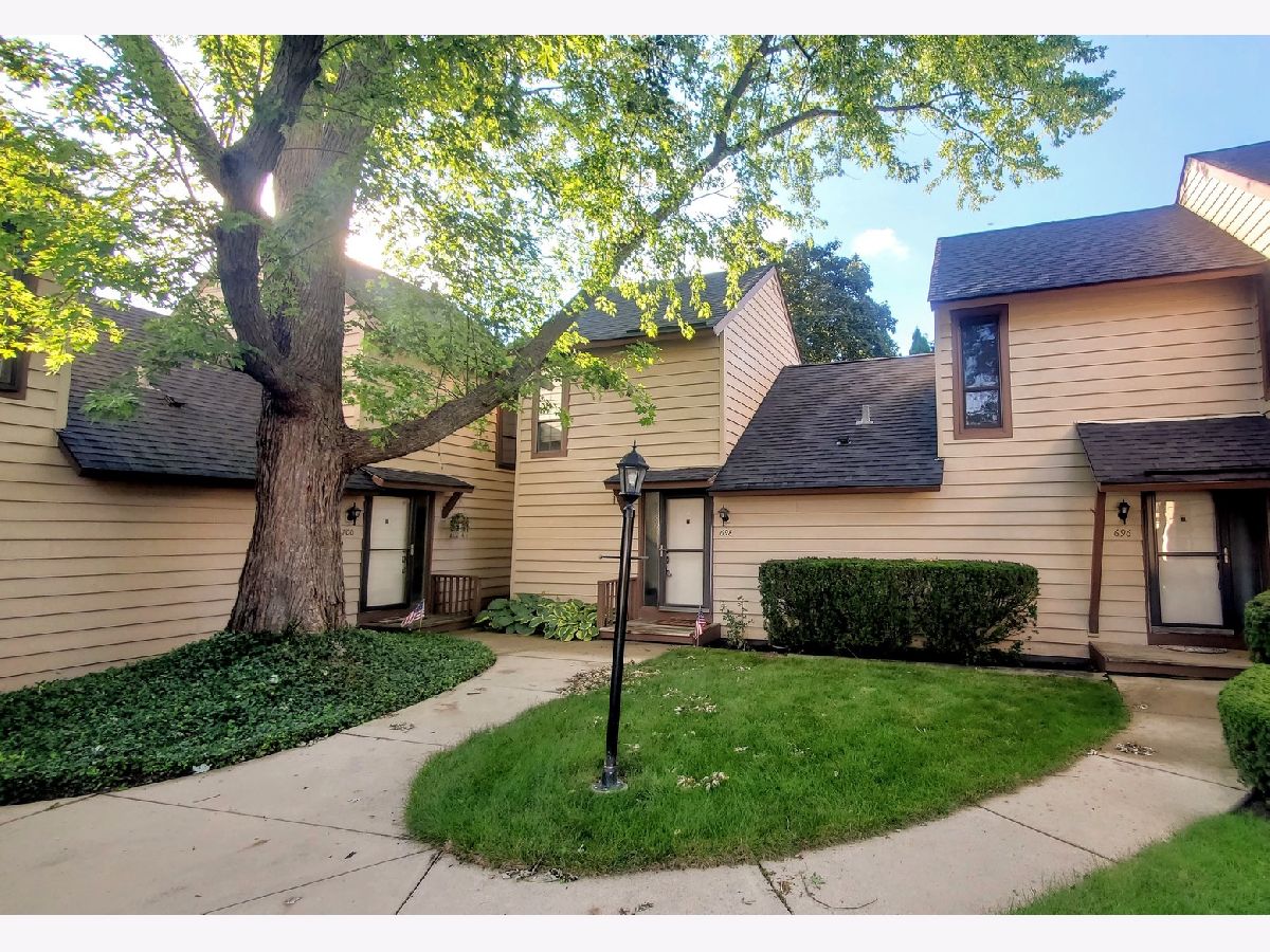 Townhomes & Condos & Homes Rented Heather Ridge Gurnee Illinois, 698 Chandler