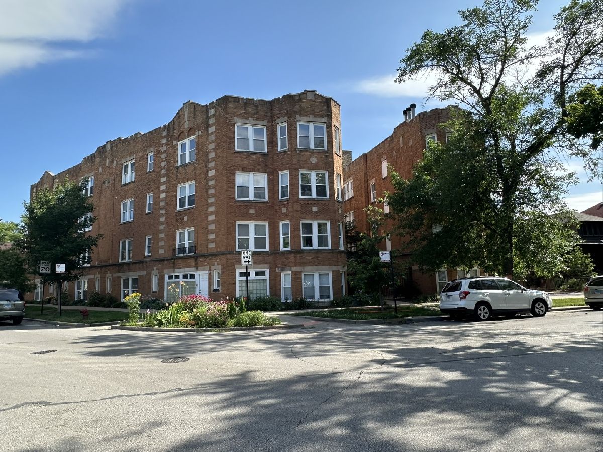 Homes & Condominiums Rented Ravenswood Manor Chicago Illinois, 2915 Leland