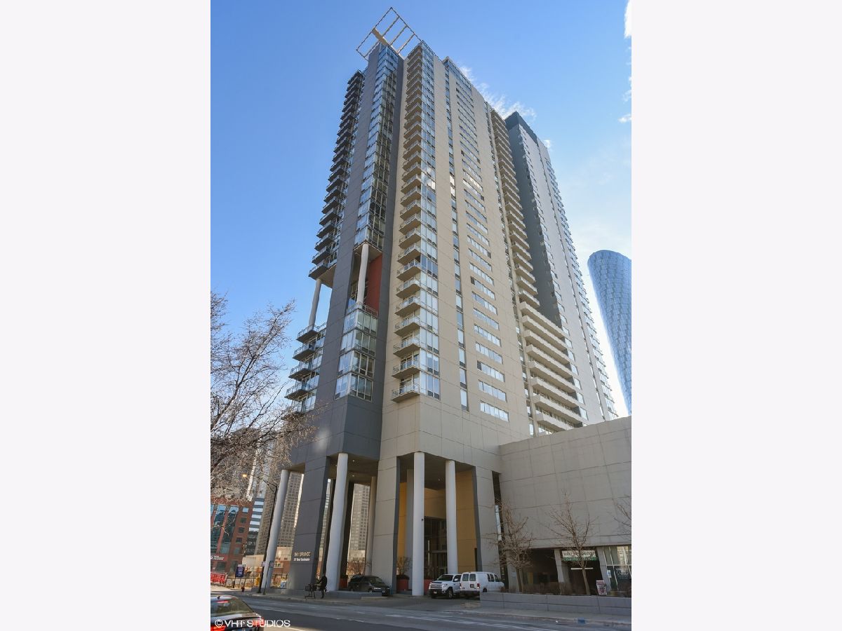 Condominiums Sold Skybridge Chicago Illinois, 737 Washington