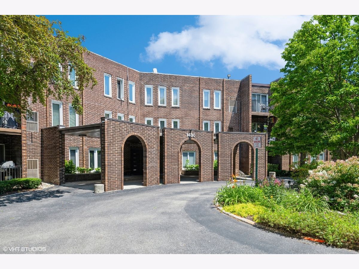 Condominiums Sold Sandpebble Walk Wheeling Illinois, 1430 Sandstone