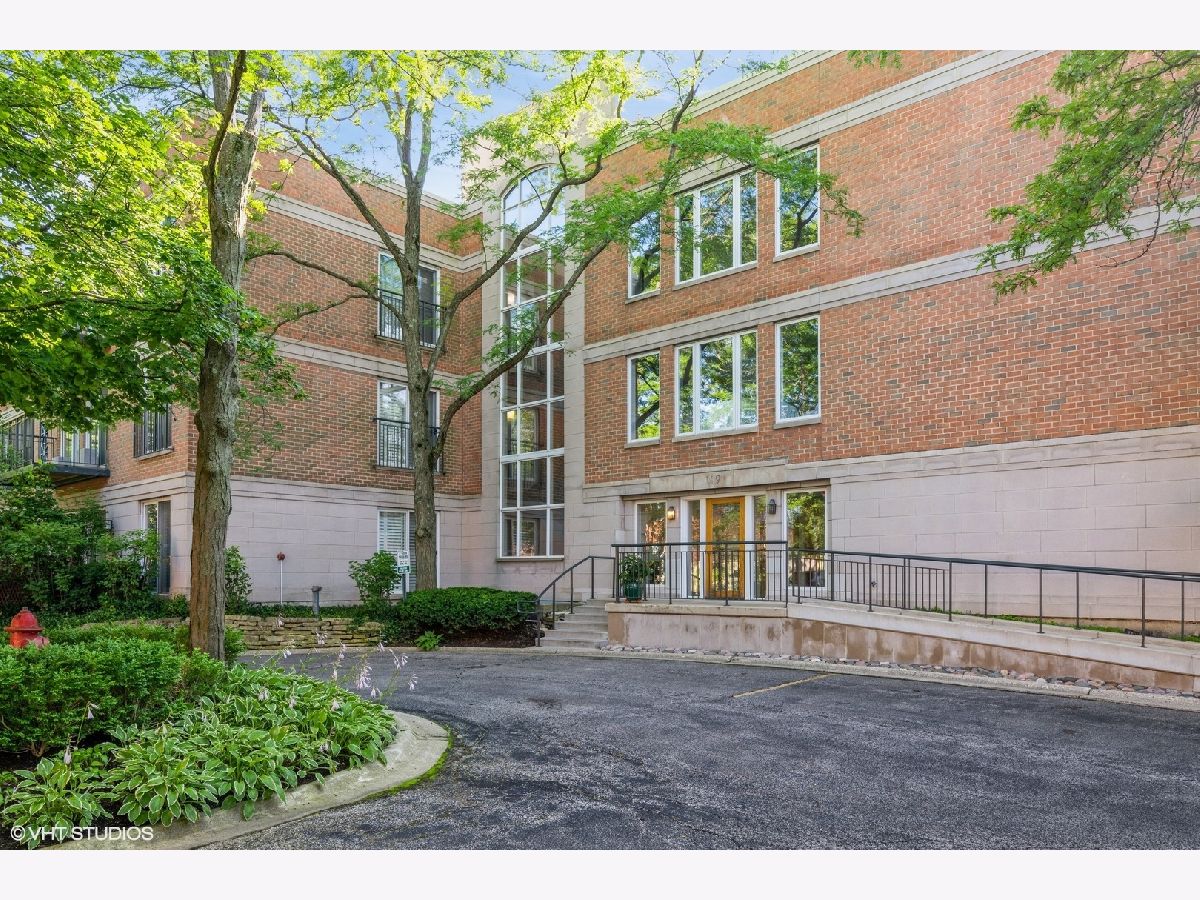 Condominiums Sold Laurel Place Lake Forest Illinois, 119 Laurel