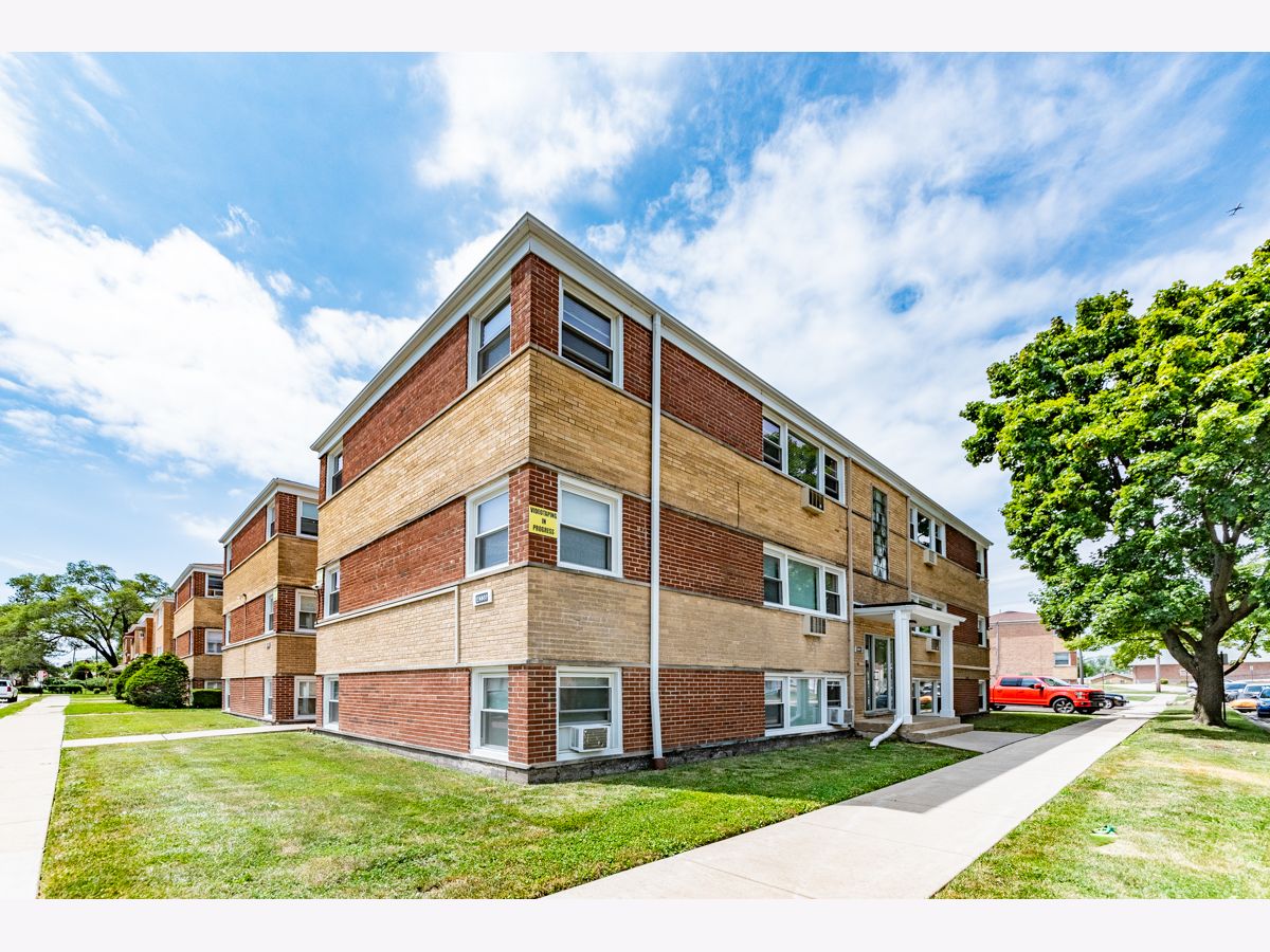  Rented Hillside Illinois, 4338 Warren