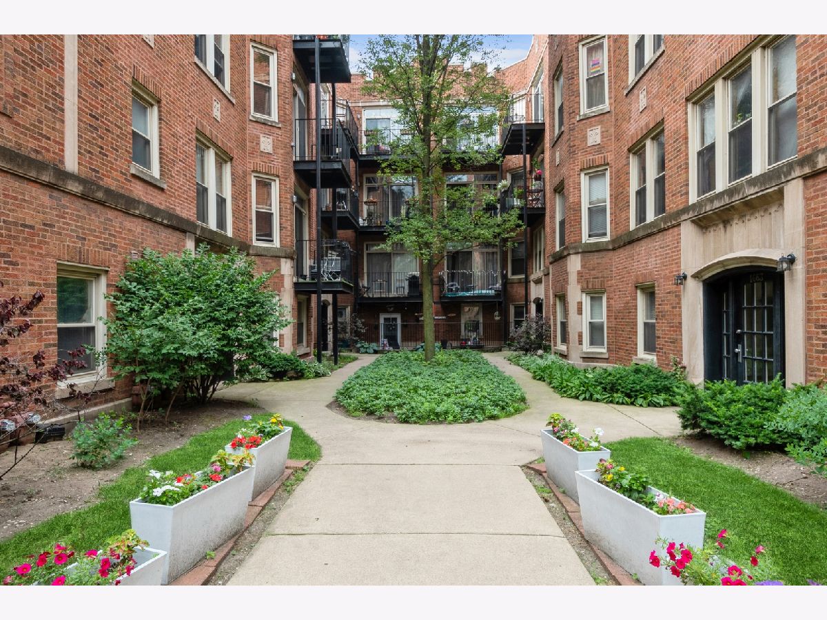Condominiums Sold Pratt Boulevard Place Chicago Illinois, 1657 Pratt