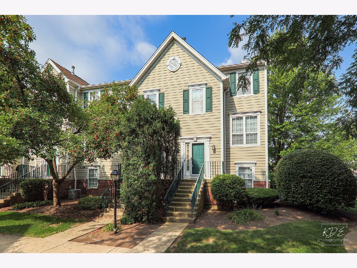 Homes & Townhomes & Condos Sold Orchard Valley Aurora Illinois, 1105 Village Center