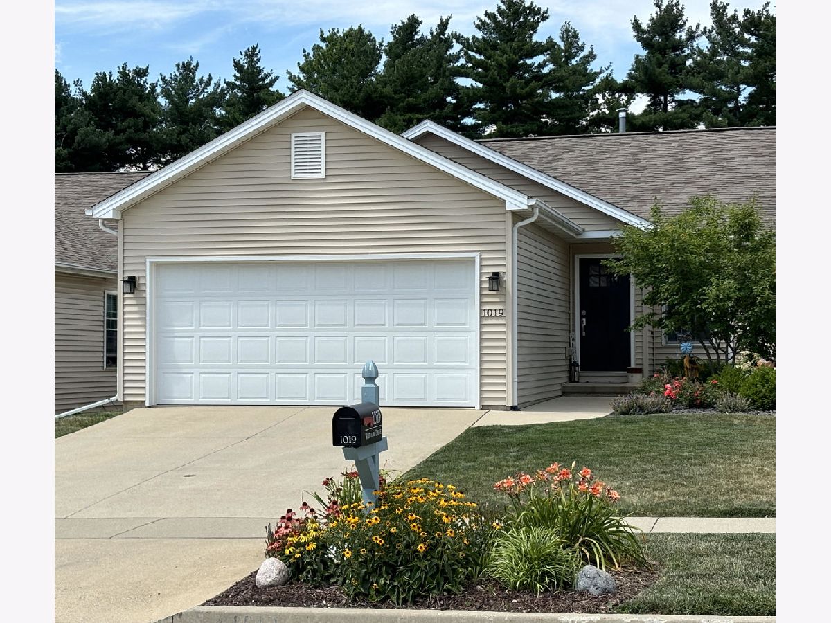 Homes & Condos & Townhomes Sold Wittenberg Woods Bloomington Illinois, 1019 Wartburg
