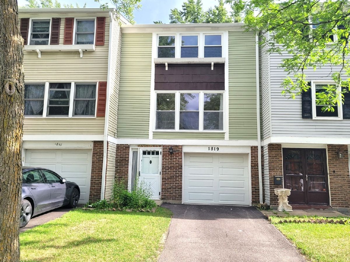 Townhomes & Condos Sold Sheffield Towne Schaumburg Illinois, 1819 Lancashire