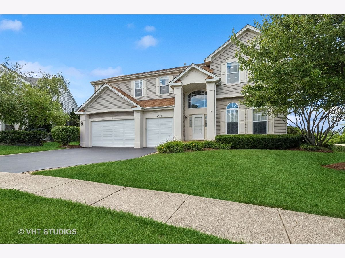 Homes Sold Deerpath Lake Villa Illinois, 18919 Meadow Grass