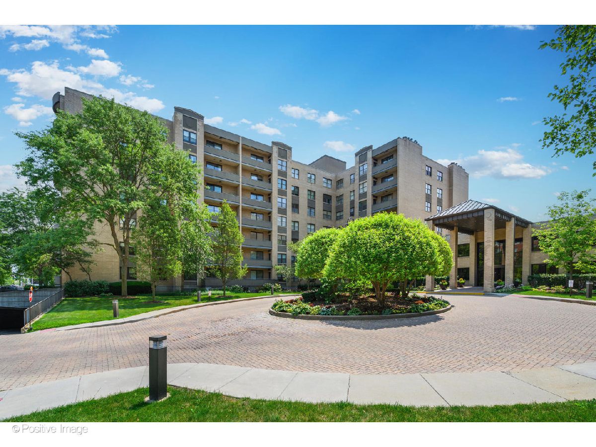 Condominiums Sold Barclay Place Lincolnwood Illinois, 4545 Touhy