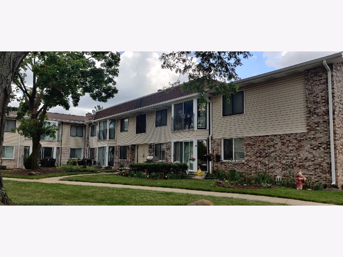 Homes & Condos & Townhomes Rented Winston Hills Woodridge Illinois, 2650 Mitchell