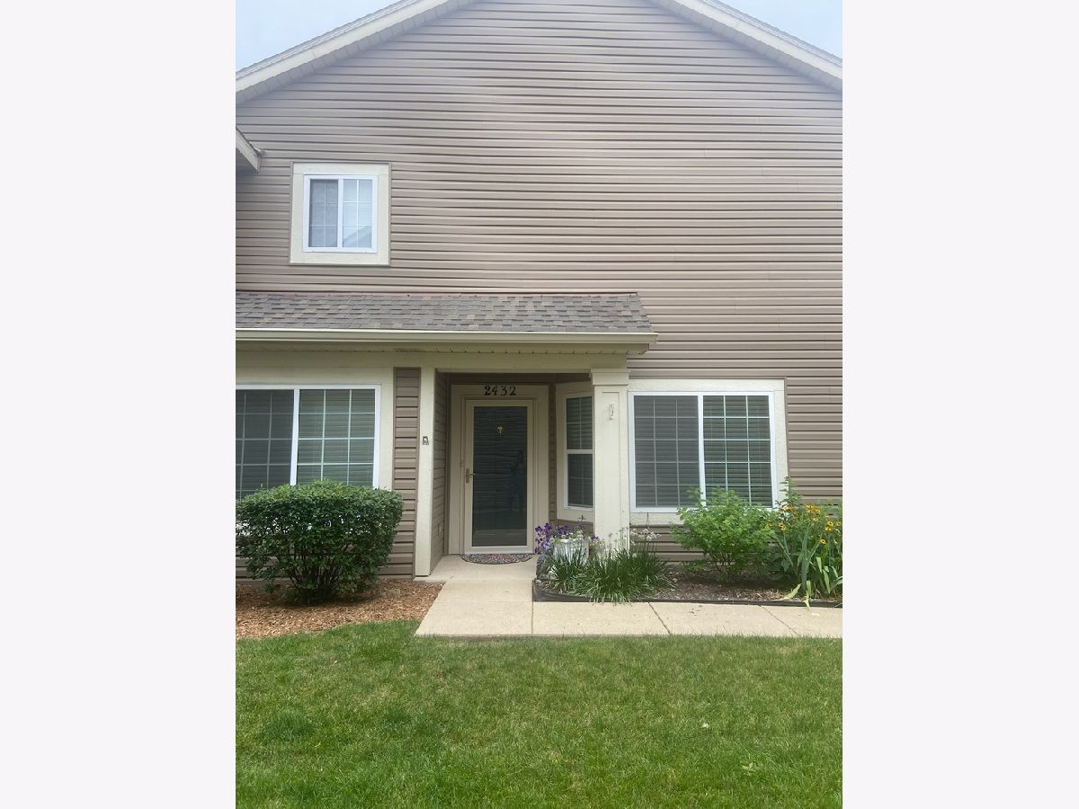 Townhomes & Condos & Homes Sold Cambridge Countryside Aurora Illinois, 2432 Wilton