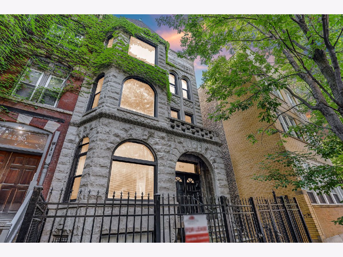 Townhomes & Condos & Homes Rented Sheffields Chicago Illinois, 2242 Halsted