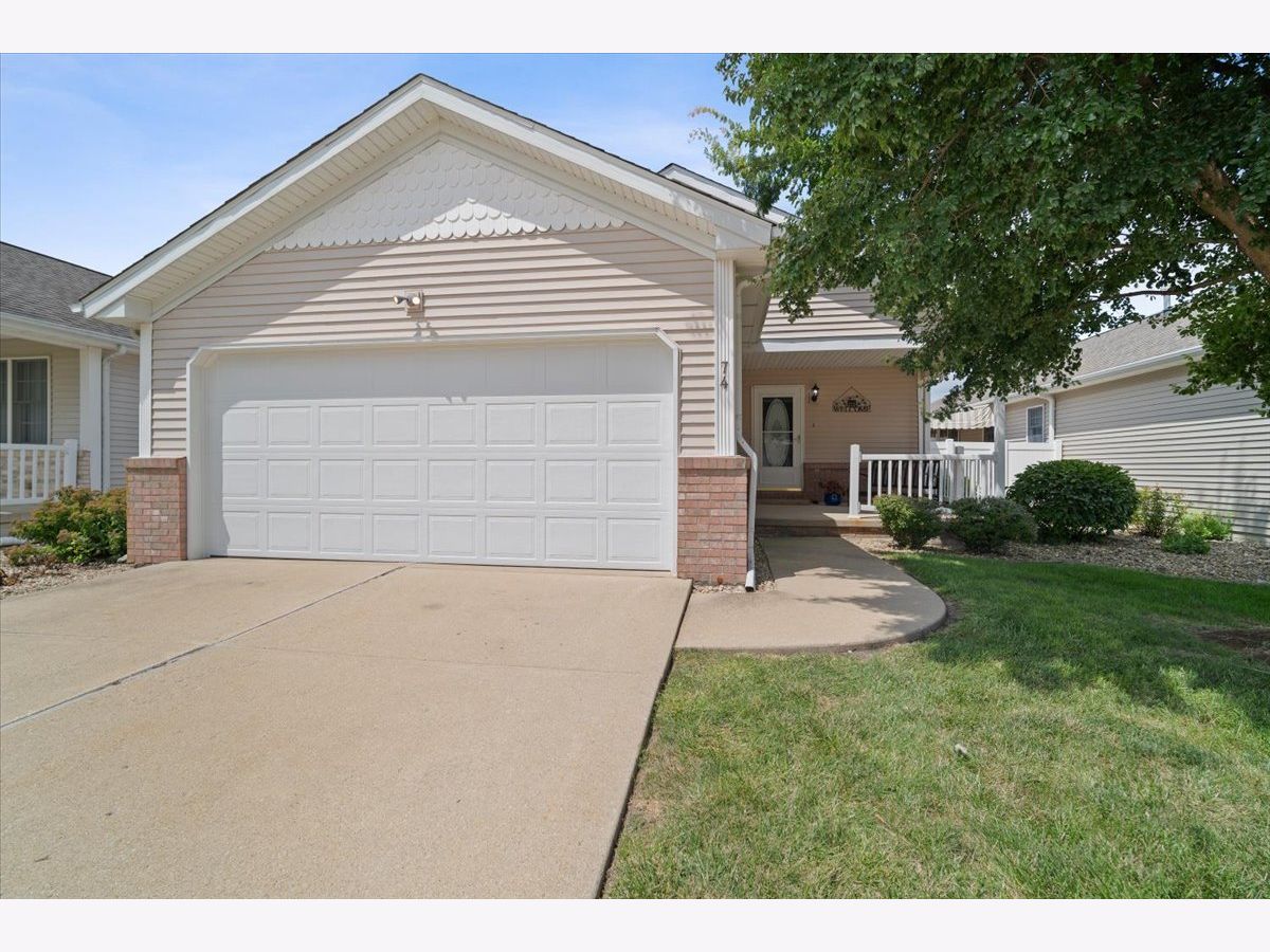 Homes & Condos & Townhomes Sold Breckenridge Bloomington Illinois, 74 Astoria