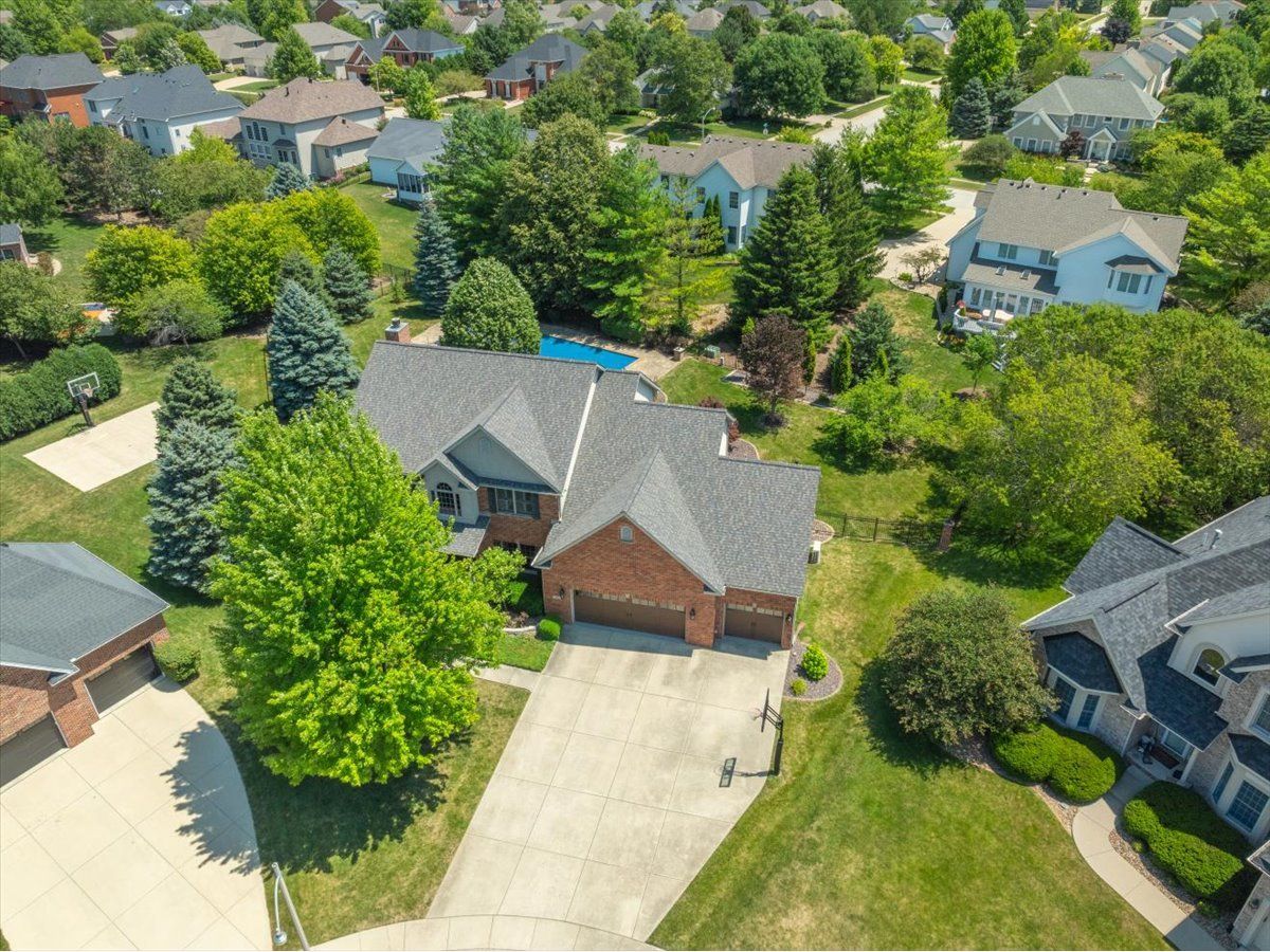 Homes & Condos & Townhomes Sold Hawthorne Ii Bloomington Illinois, 8 Weaver