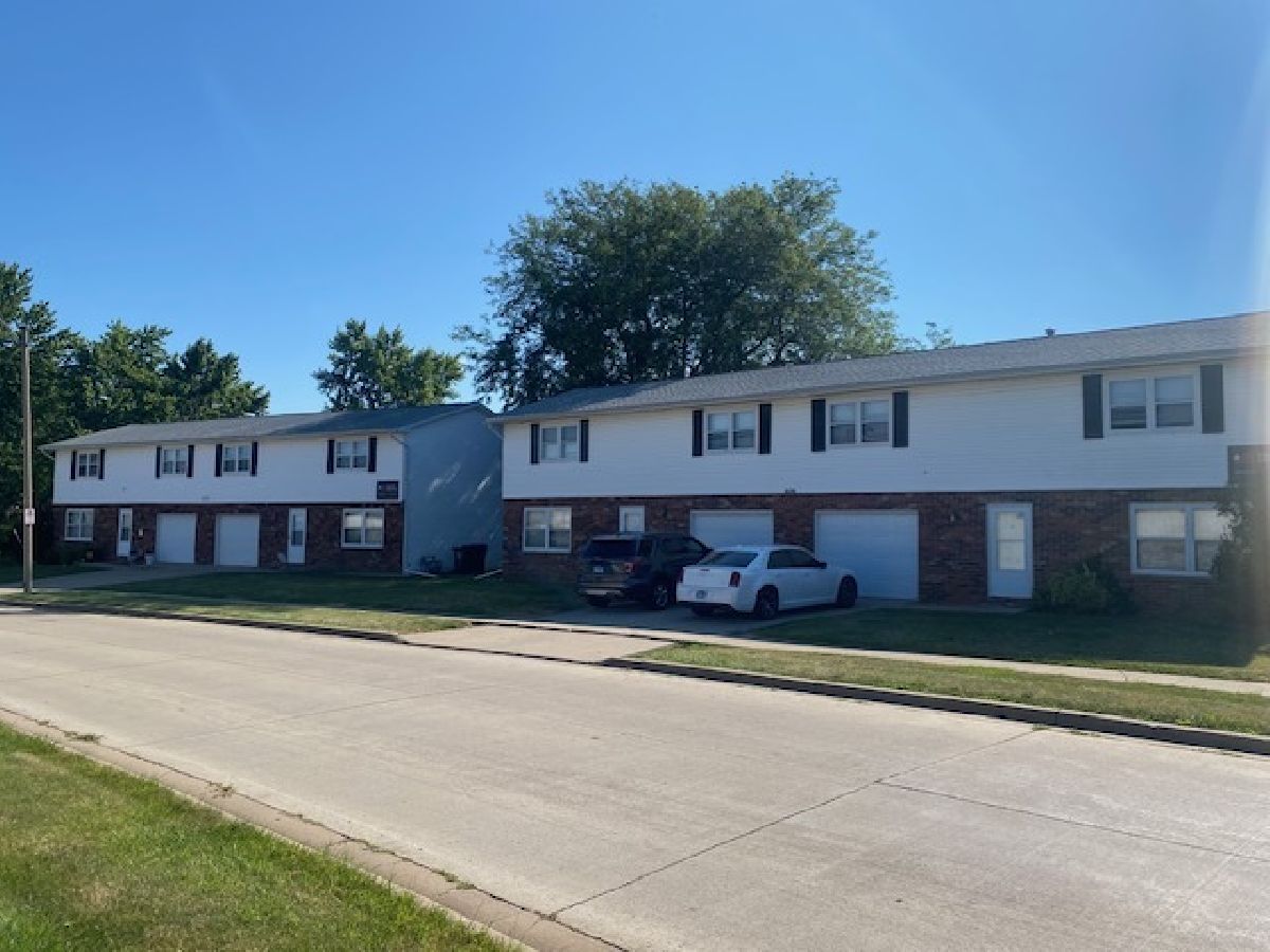 Homes & Condos & Townhomes Sold Broadmoor Bloomington Illinois, 606-702 Arcadia