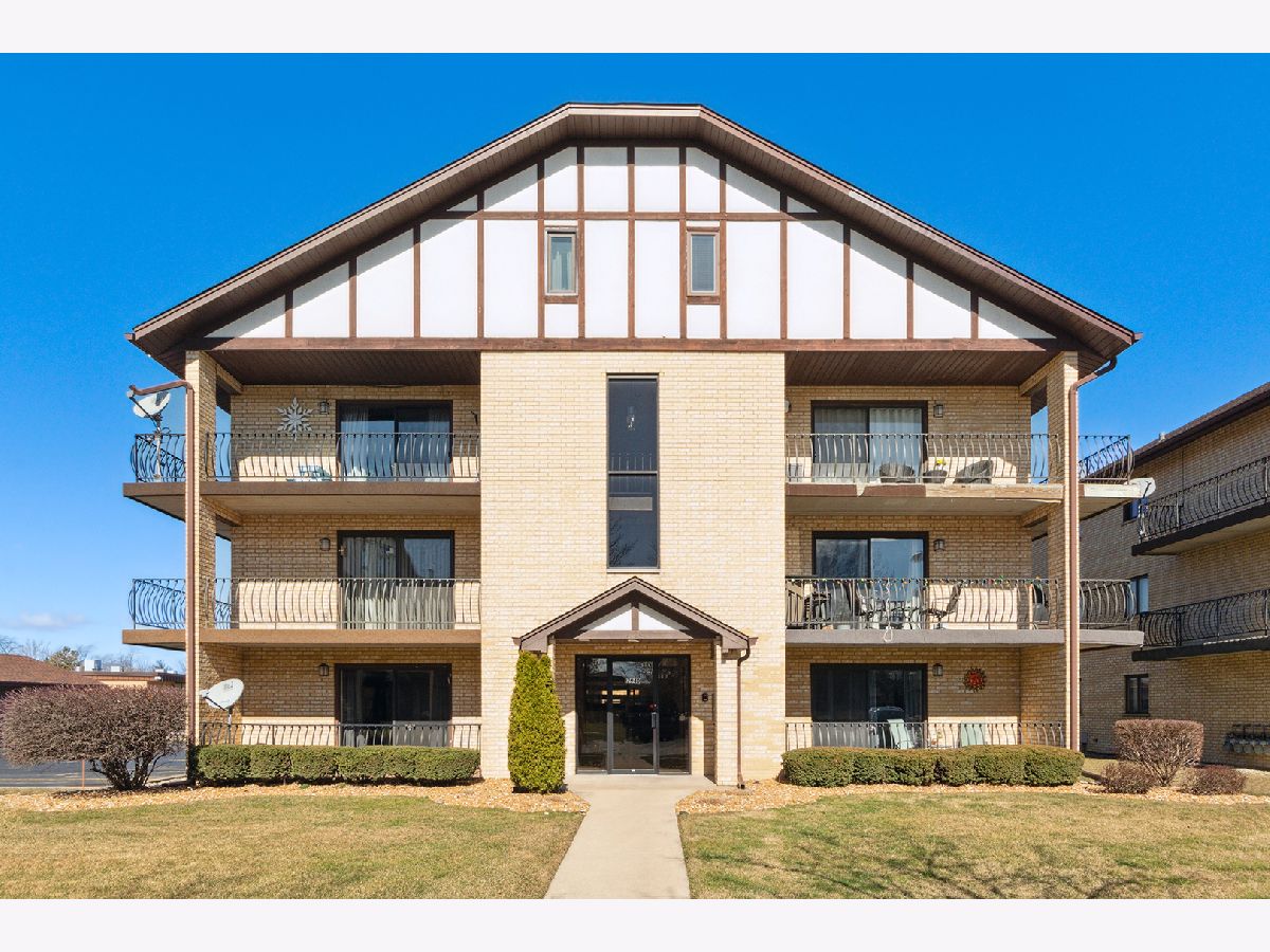 Condominiums Sold Oak Village Tinley Park Illinois, 17940 Royal Oak