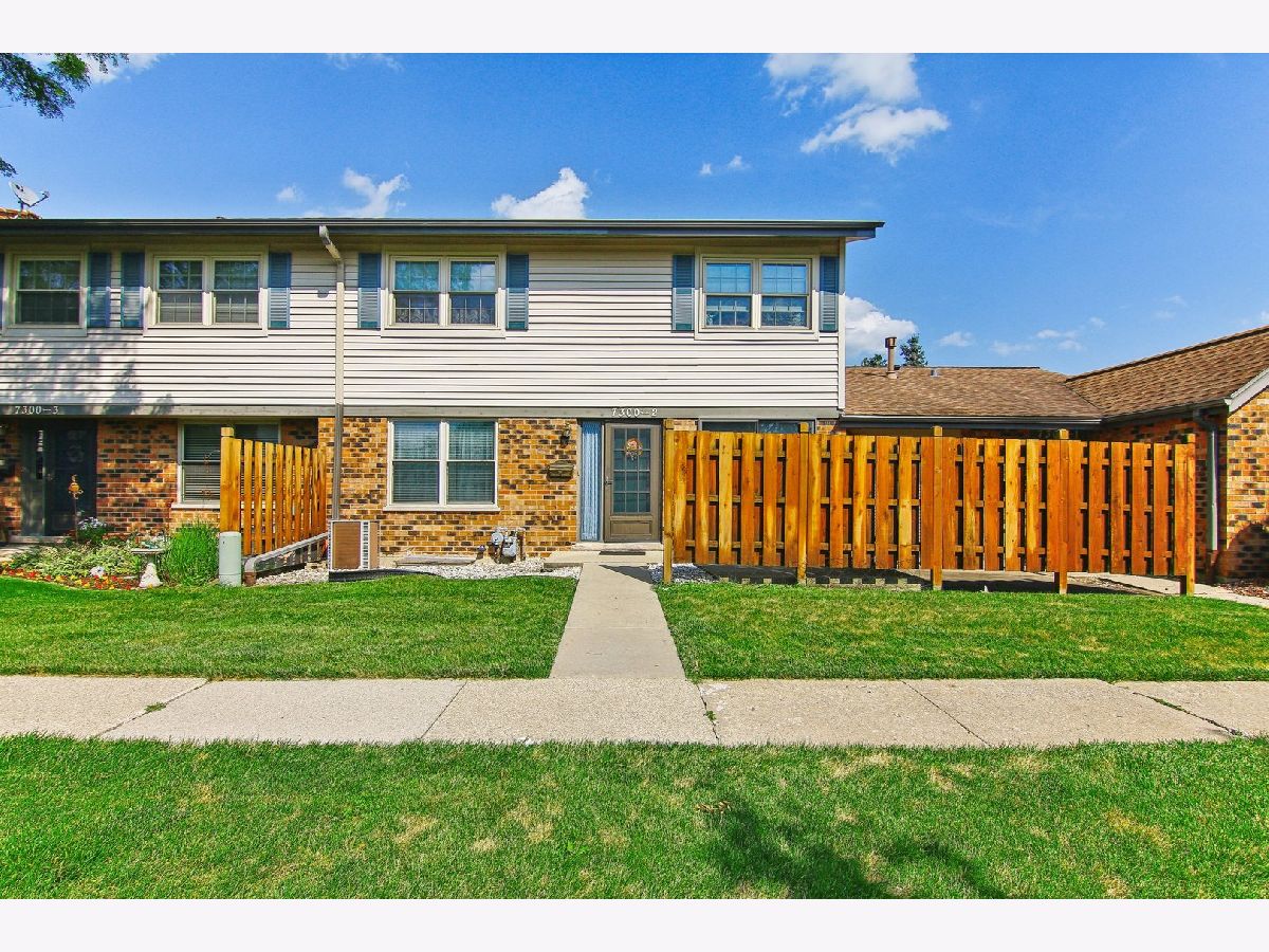 Townhomes & Condos Sold Village Square Downers Grove Illinois, 7300 Winthrop