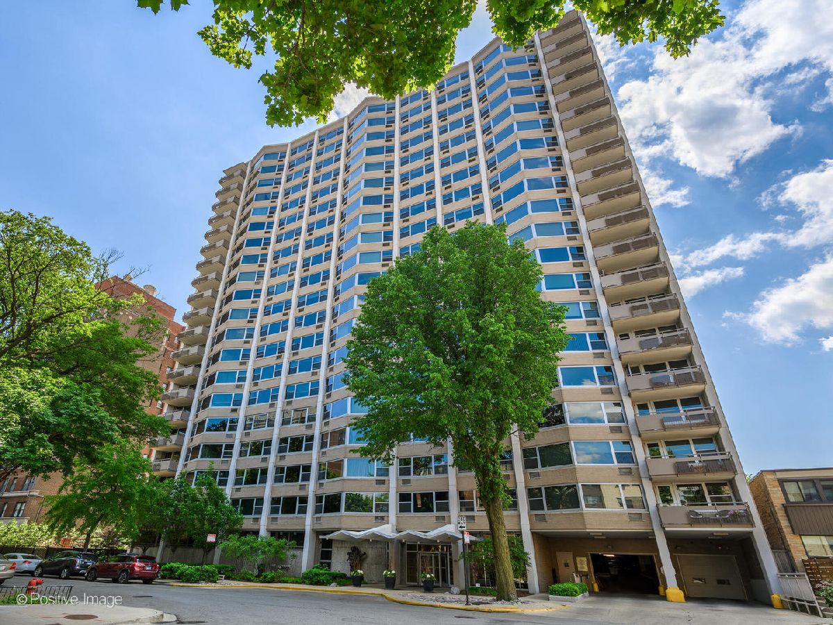 Condominiums Sold 555 Cornelia Condos Chicago Illinois, 555 Cornelia