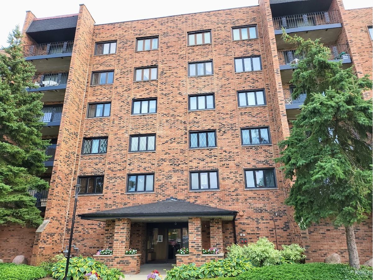Condominiums Sold Landings Des Plaines Illinois, 9357 Landings