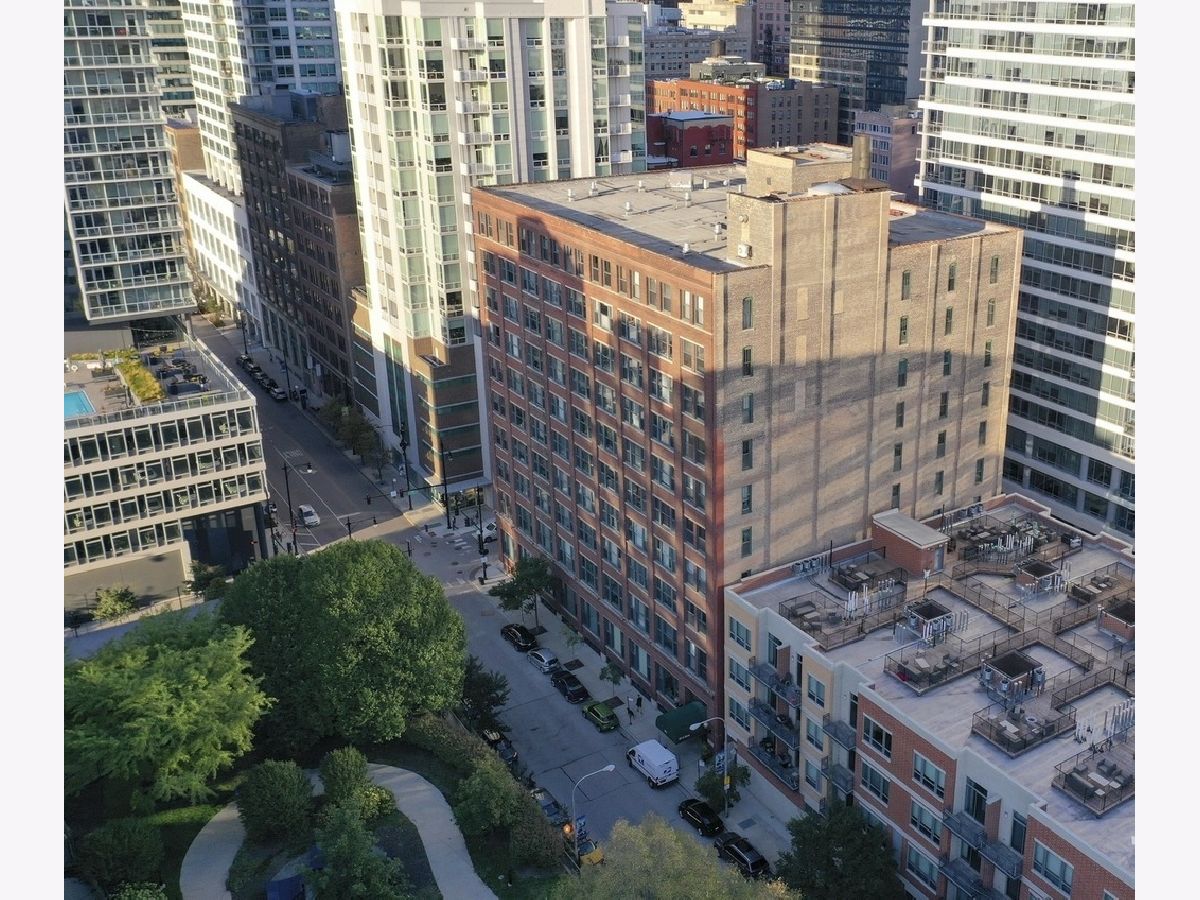 Condominiums Sold Paper Place Lofts Chicago Illinois, 801 Wells