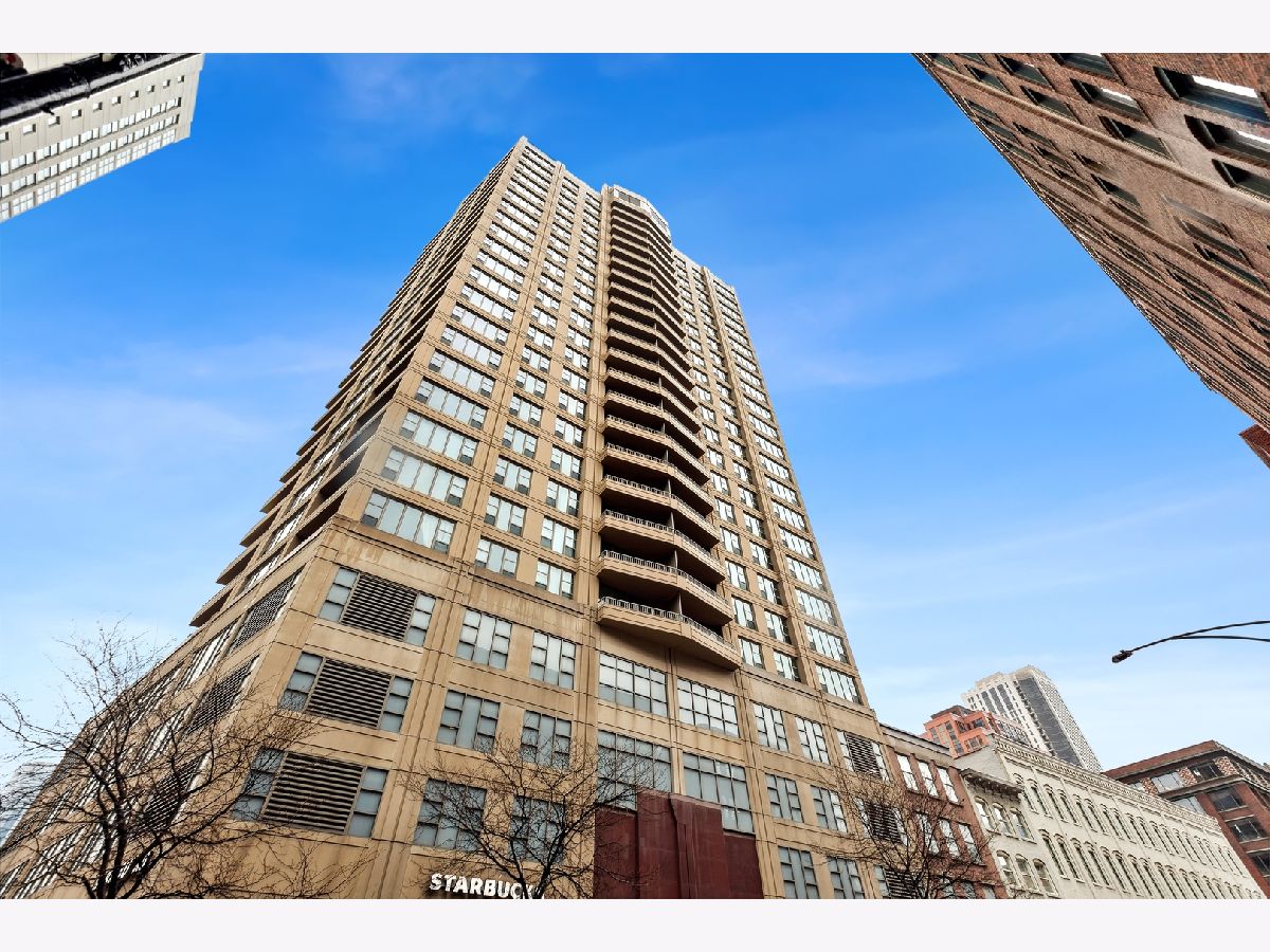 Condominiums Rented Jefferson Tower Chicago Illinois, 200 Jefferson