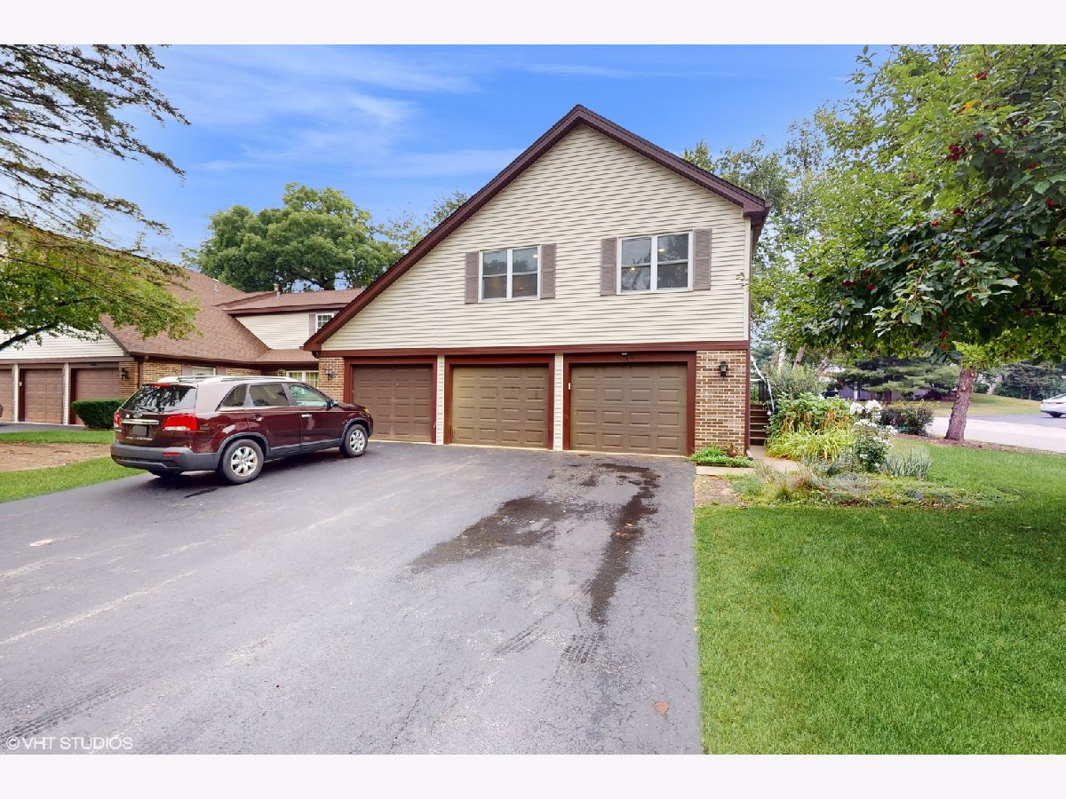 Townhomes & Condos Sold Bright Oaks Cary Illinois, 1009 Oak Valley